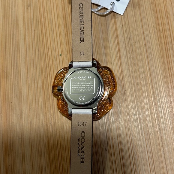 COACH FLOWER WATCH WITH 36mm GOLDEN TONE FLOWER FACE & OFF WHITE LEATHER BAND - Picture 4 of 6